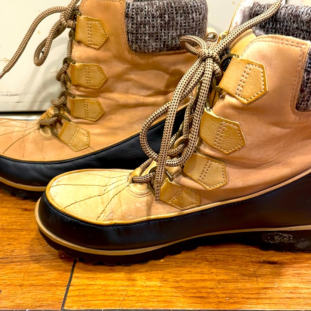 Womens winter boots size 8